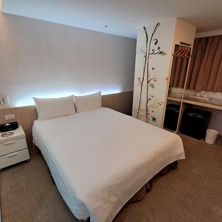 Morwing Hotel Fuzhong Taipei Eksteriør billede