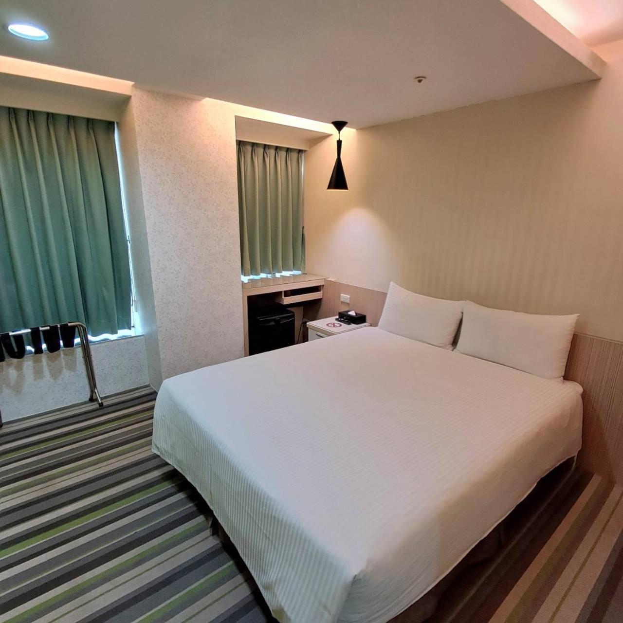 Morwing Hotel Fuzhong Taipei Eksteriør billede